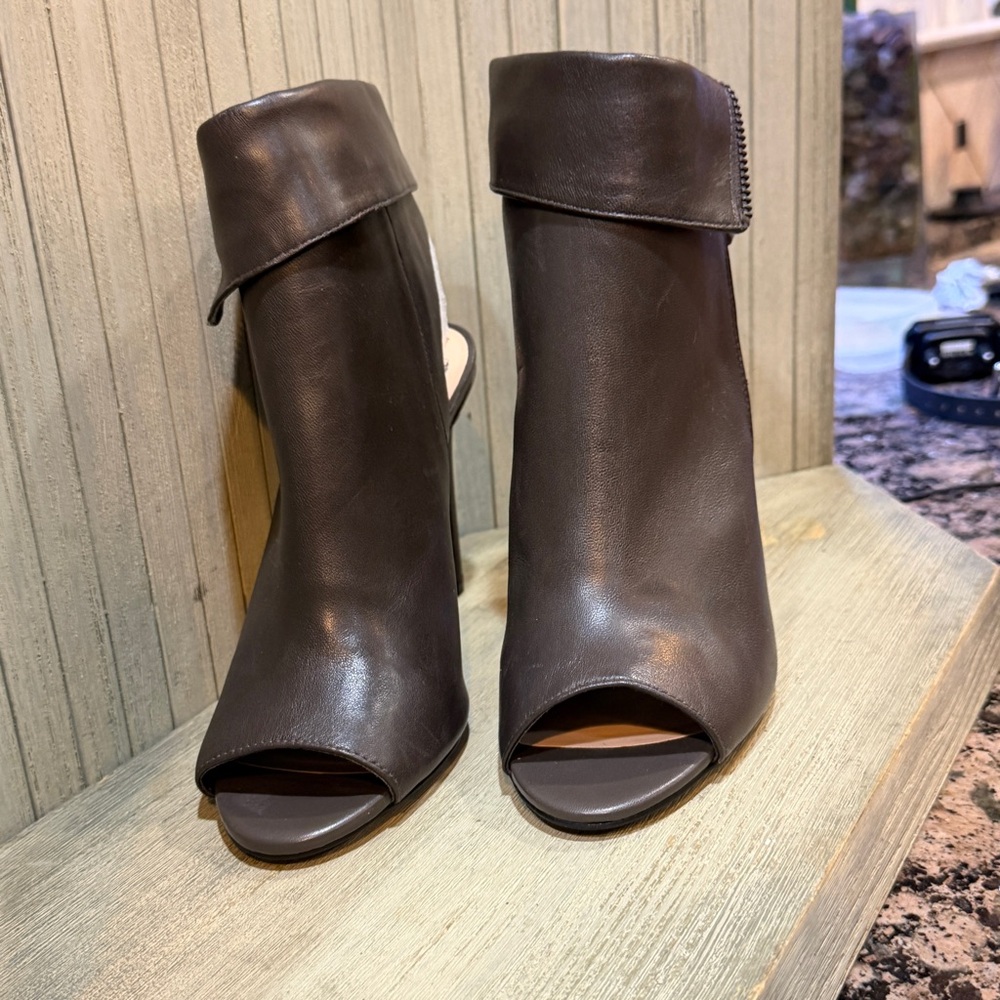 New Vince Camuto Grey Leather Peep-Toe Ankle Heels 7M - Picture 4 of 11